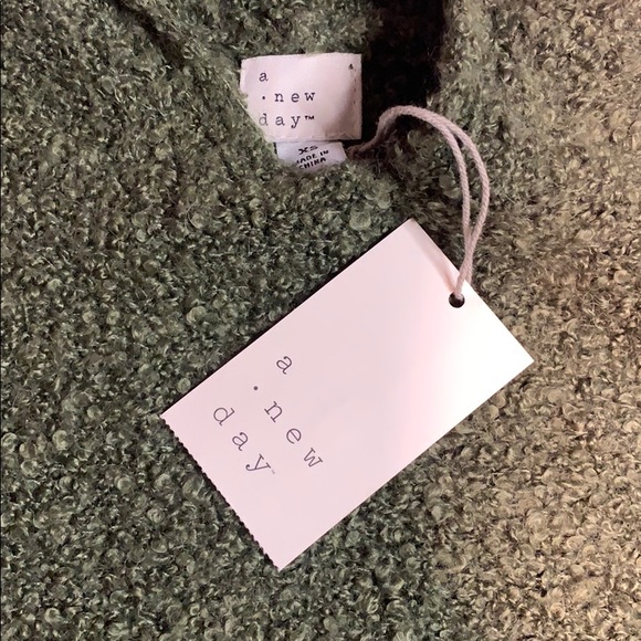 hooded sweater - Picture 2 of 3